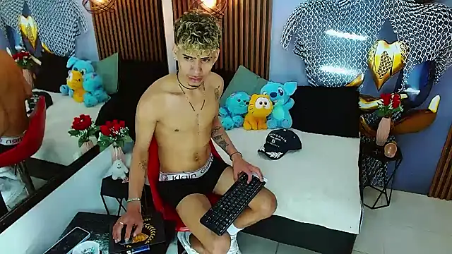 Skinny_cute_Alyer webcam