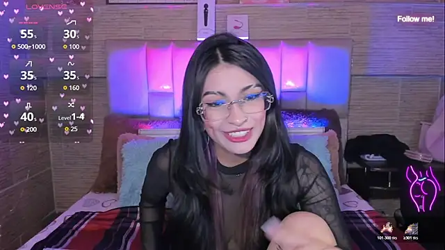 mia_devine_ webcam