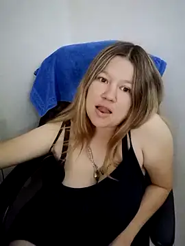 Juliamodest1 webcam