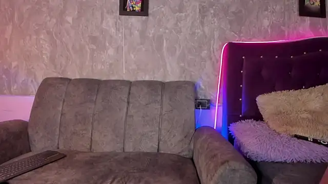 Mara_friendboy699 webcam