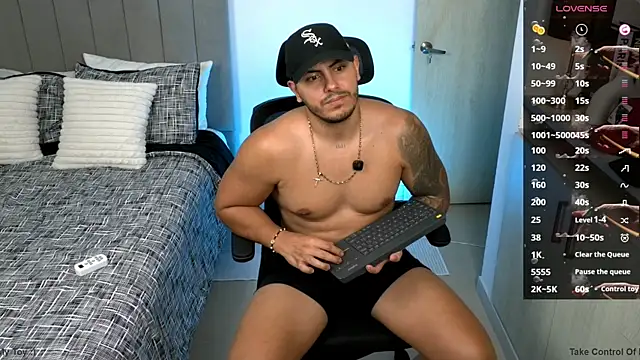 owen-pierces webcam