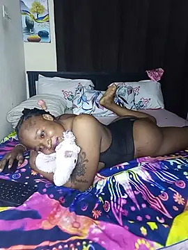 QUEENMIRAA webcam