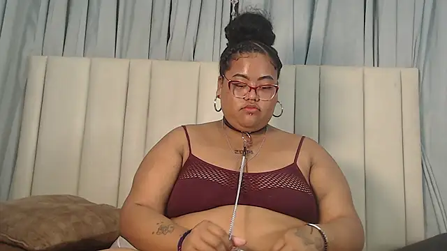 AlishaMonroe_ webcam