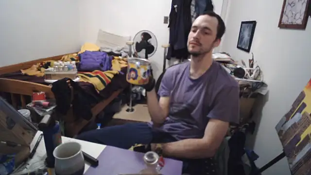 JohnnyMoves webcam