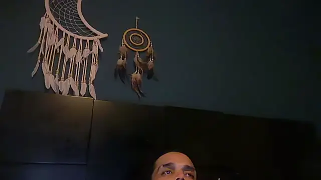 icebergslim281 live cam on StripChat