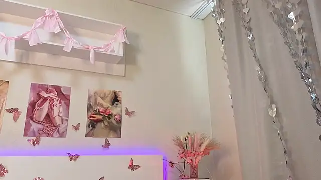 Milly_Lane live webcam