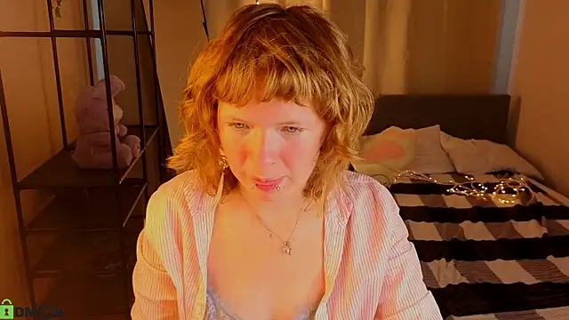 VioletDesiree webcam