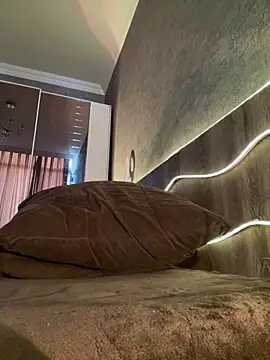 Your_Little_Bear webcam