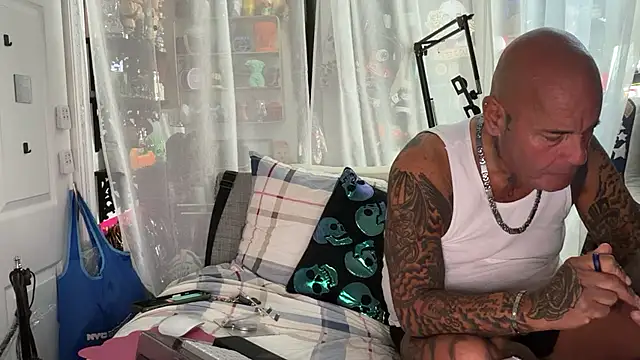 lovetatts64 webcam