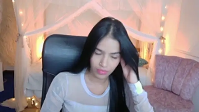 valeria-duarte live cam on StripChat