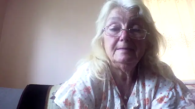 AmyLove353 webcam