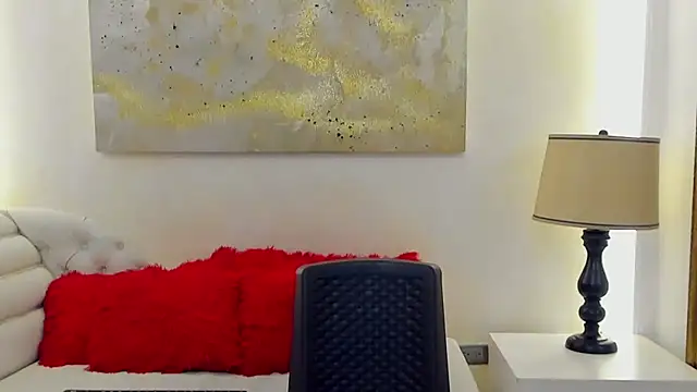 MillyHotsoon webcam