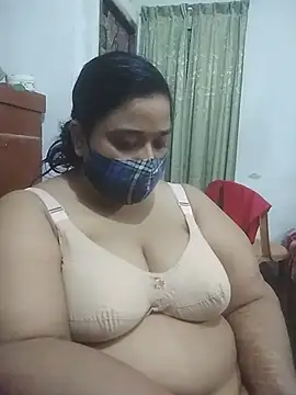momo_loves webcam