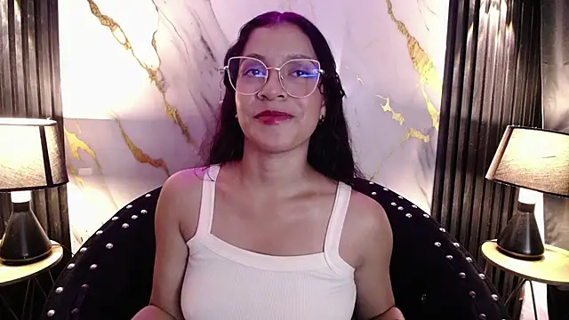 BrianaGaging webcam