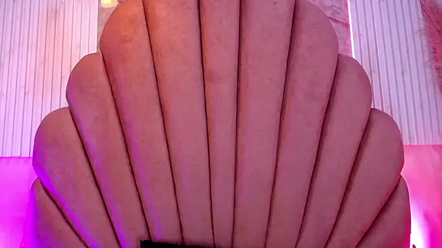 Kyomi_Hunt webcam