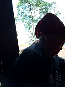 Single-M0m69 webcam