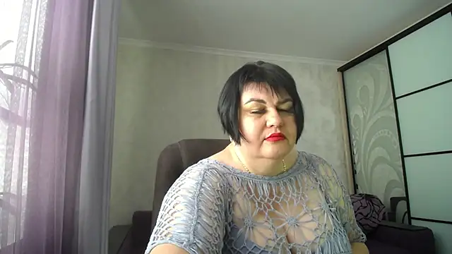 AlluringCurves webcam