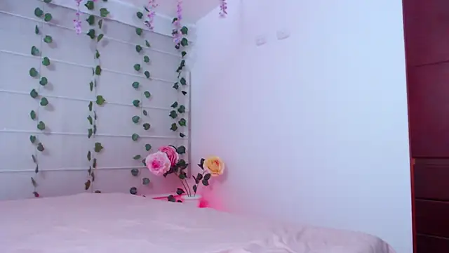 Sarabubbie live cam on StripChat