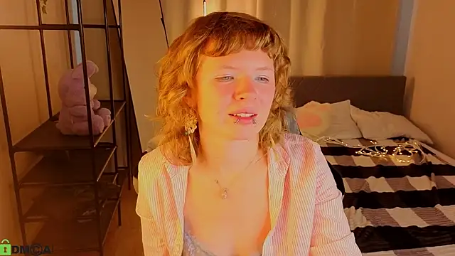 VioletDesiree live cam on StripChat