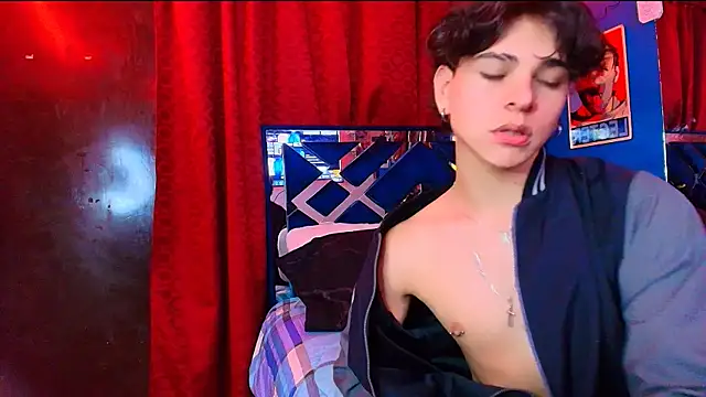 Luke_Howland live cam on StripChat