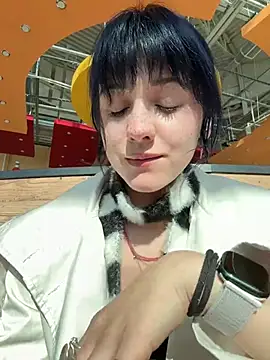 Only_April webcam