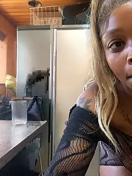 THICKBARBIE32 webcam