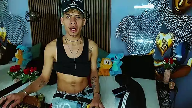 Skinny_cute_Alyer webcam
