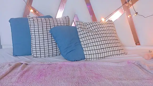 LiaaMoretti__ webcam
