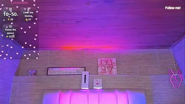 mia_devine_ webcam