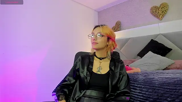 chevy_cereza live cam on StripChat