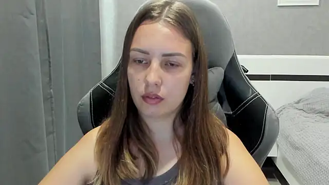 Mia_shy1 webcam