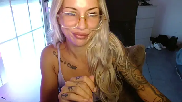 juicyjanexo - JuicyJanexo's free webcam - UK Sex Cams