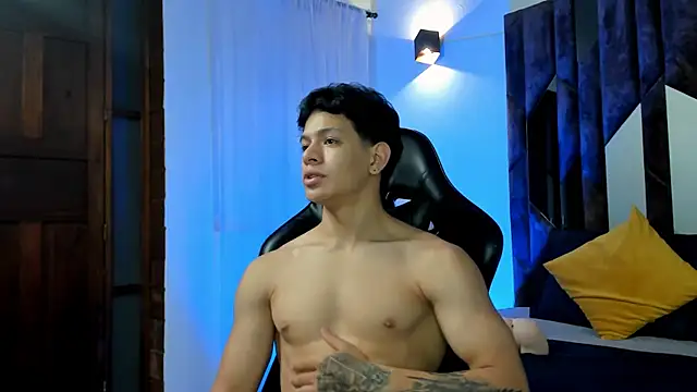 TonyPetrovjs live cam on StripChat