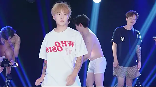 AOA-boy webcam