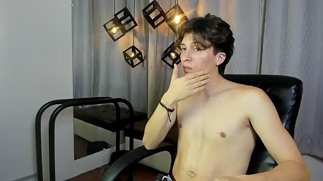 Marcoviolet live cam on StripChat