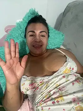 kloee_kann - Kloee_kann's free webcam - UK Sex Cams