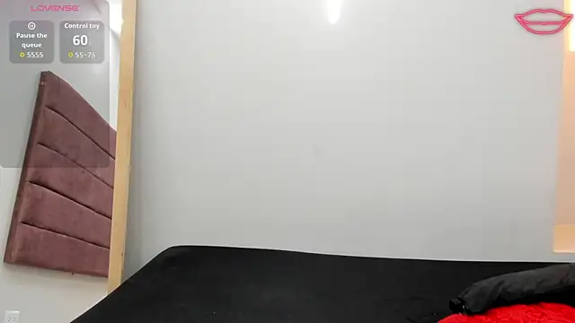 mayaacurvy webcam