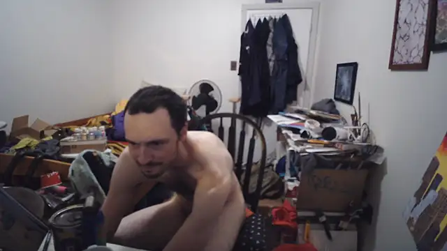 JohnnyMoves webcam