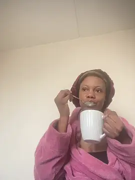 NAUGHTYSHALOTXX webcam