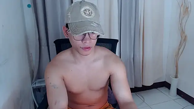 pinkcock_froi2305 webcam