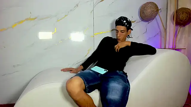 AmazingOrgasm webcam