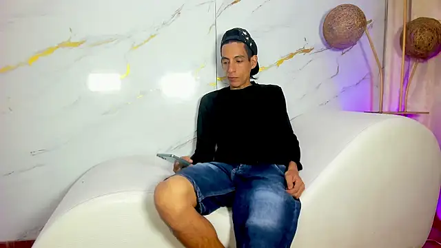 AmazingOrgasm webcam