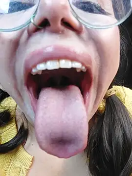 valentina_swallow webcam