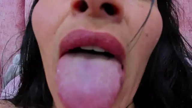 HornySkinny26 webcam