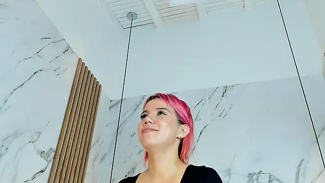 MelaniieRoux webcam