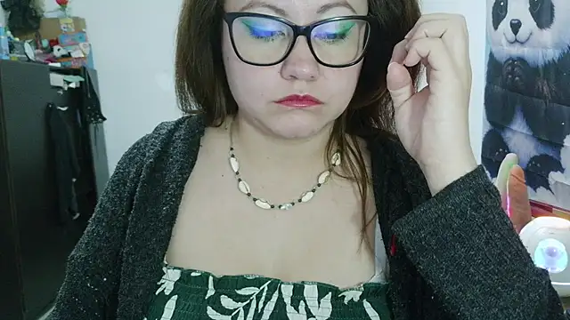 curly_greeneyed webcam