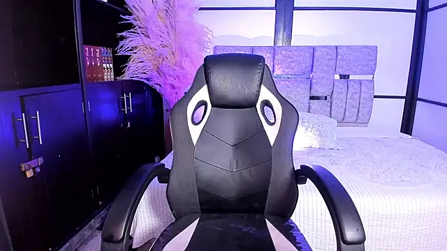 NahomiRichards_ webcam