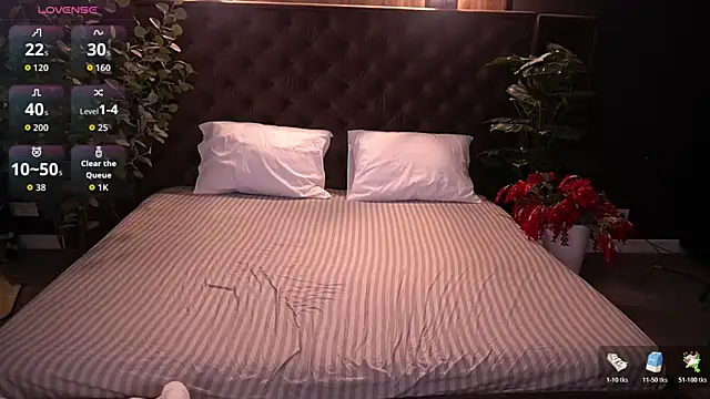 DramaQuenns webcam