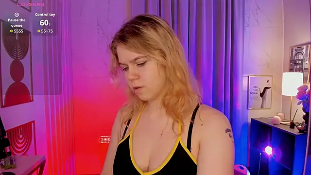 elizabethvane (F teen) - show bra color