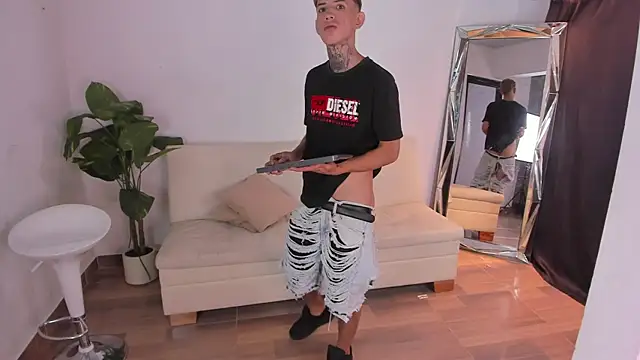darwinstark_ (M young) - Very hot saliva on abdomen